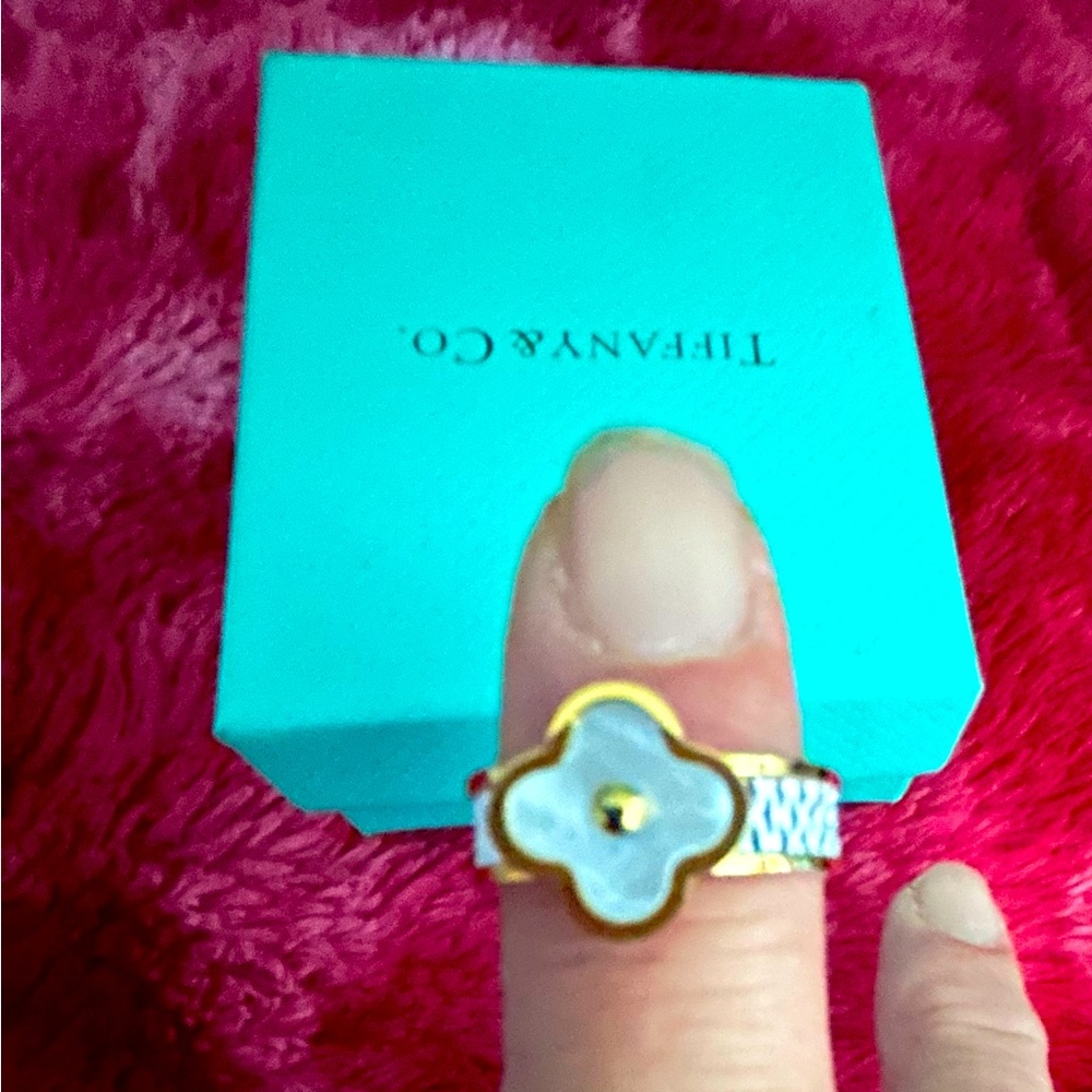 Size 8 gold white pearl brand new ring